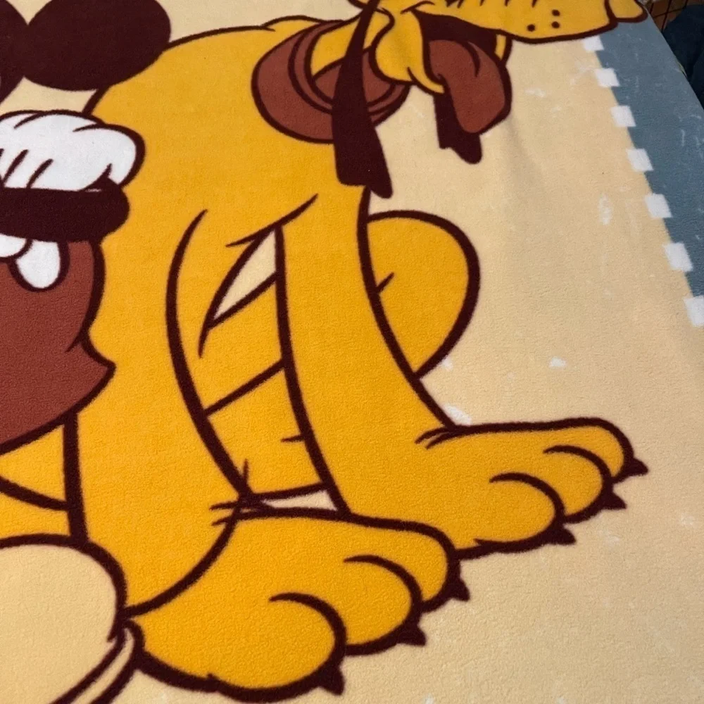 VINTAGE 54” x 50” Rare Disney Mickey Mouse and Pluto Fleece Lightweight Blanket.